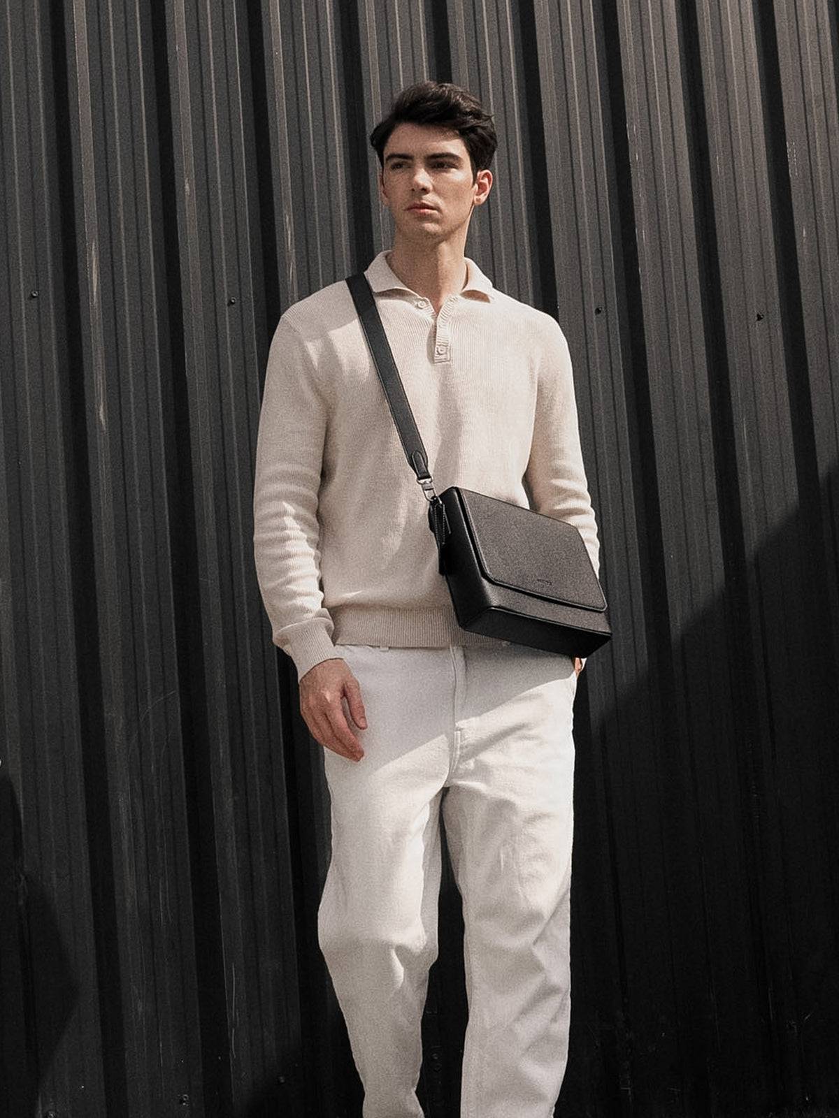 AGENTLE • BOXCASE CITY – กระเป๋าสะพายข้างผู้ชาย ทรงกล่องมีโครงสร้าง ใส่ iPad 11 นิ้ว