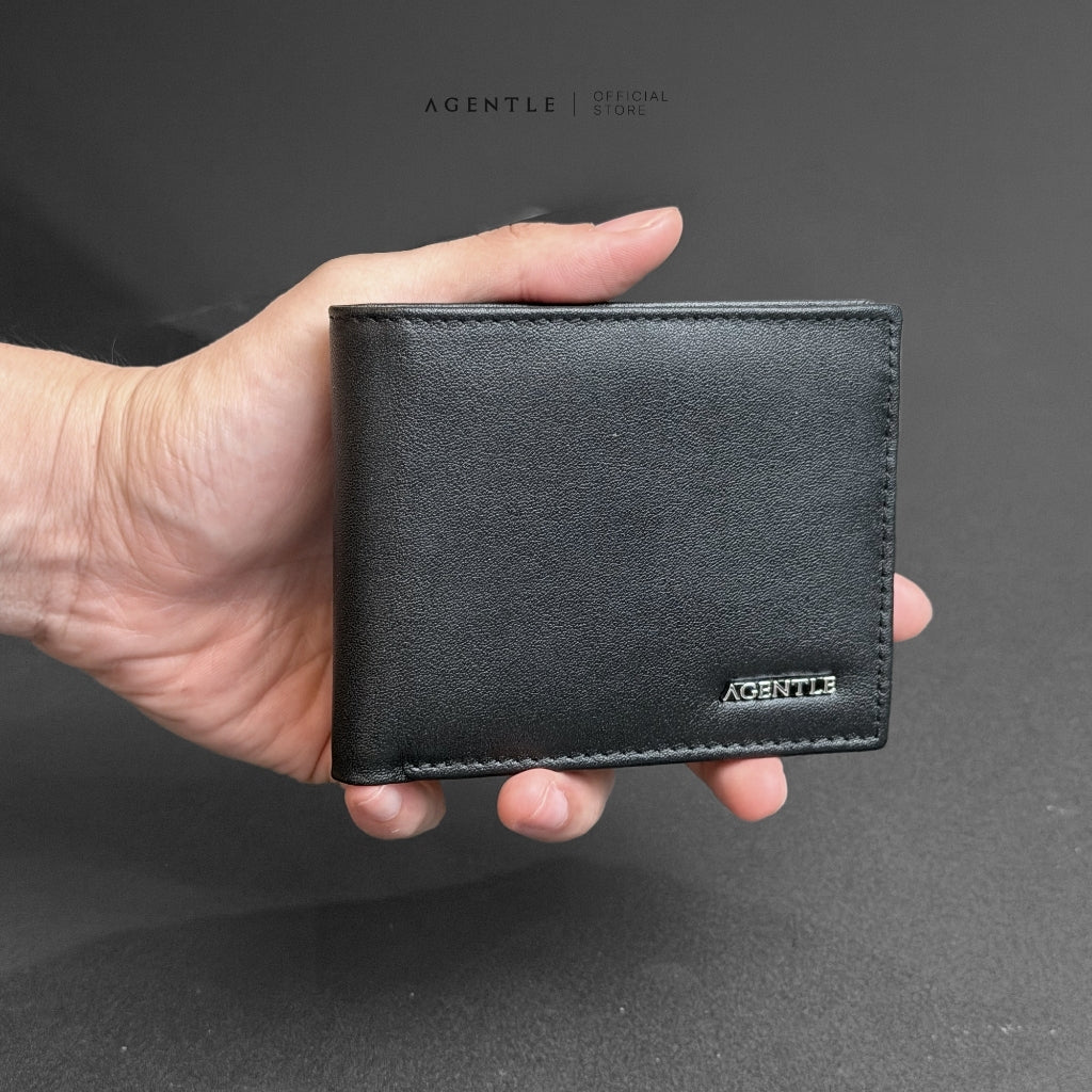 MENDERNLY Wallet held in the hand to show its size